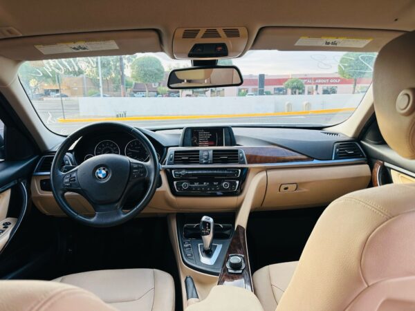 2017 BMW 320i - Image 7