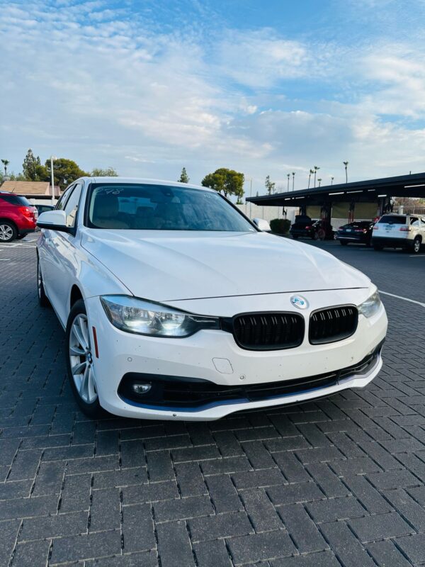 2017 BMW 320i - Image 4