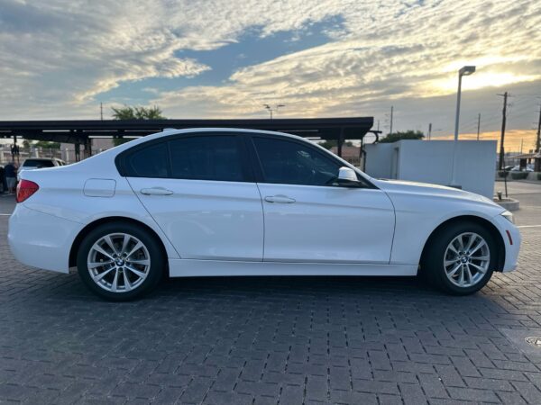 2017 BMW 320i - Image 2
