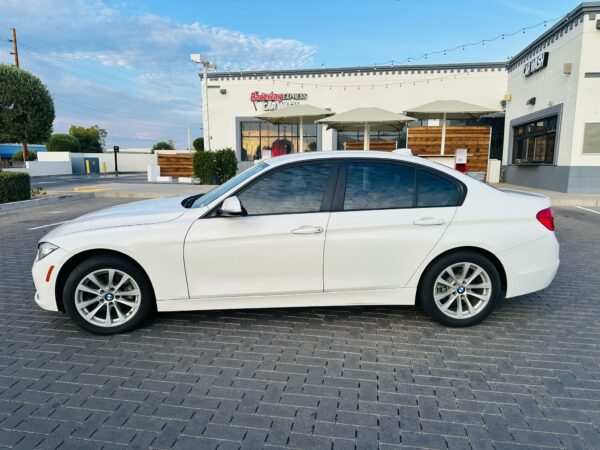 2017 BMW 320i - Image 3