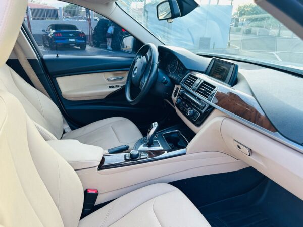 2017 BMW 320i - Image 8