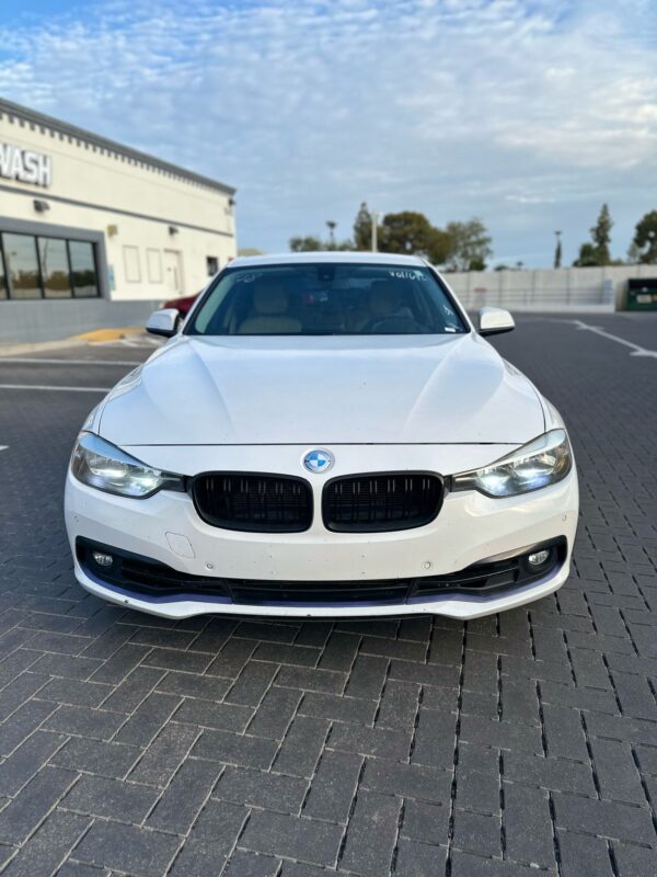 2017 BMW 320i - Image 5