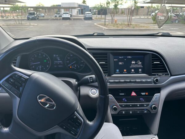 2017 Hyundai Elantra - Image 5